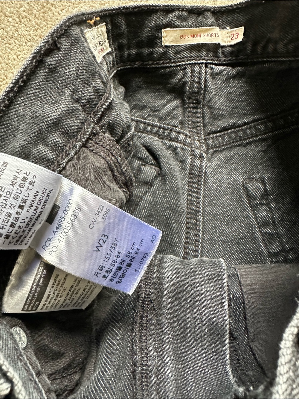 Levi’s W23 Black 80s Mom Denim High Rise Relaxed Fit Shorts - Picture 4 of 5